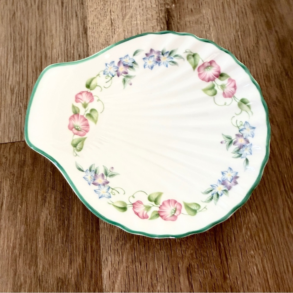 Royal Worcester ENGLISH GARDEN Fine Bone China England Shell Tray Dish 5” Flower